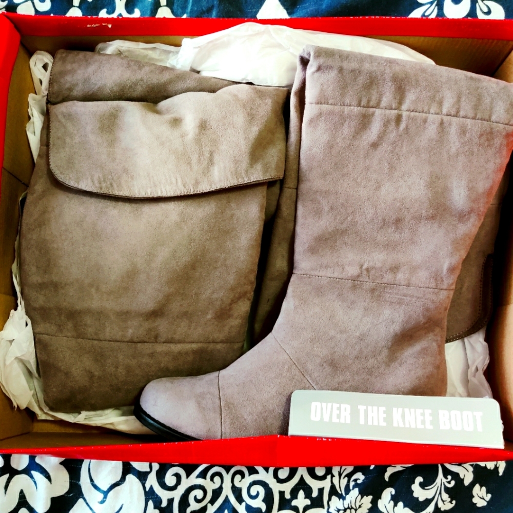 NWOT Zayden Knee boots